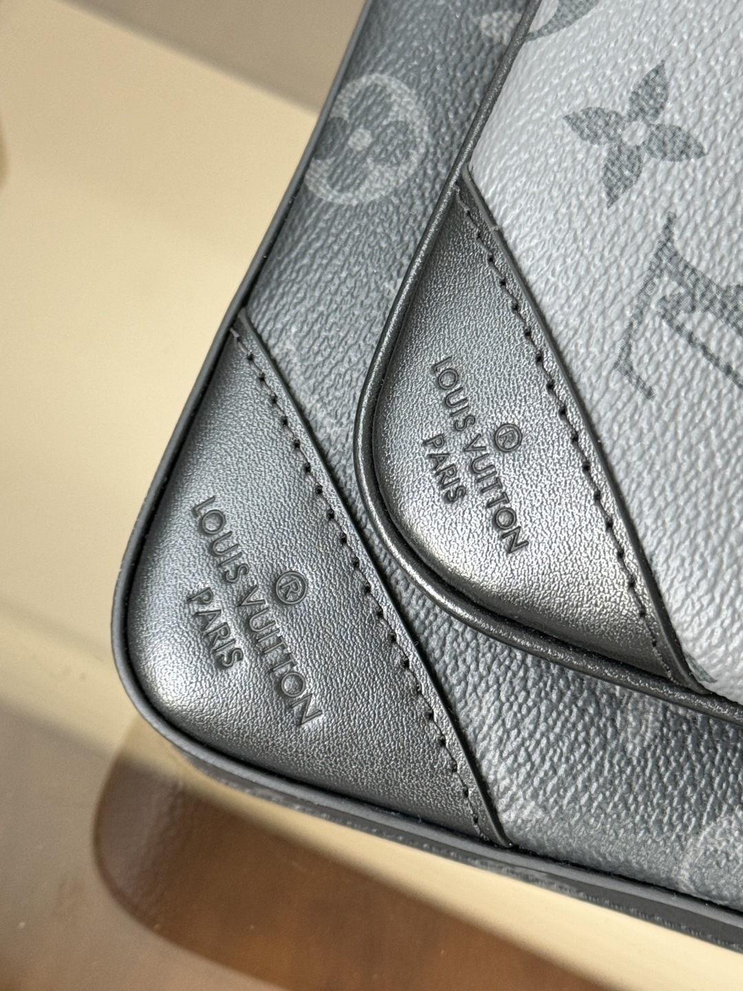 【LV特級原廠包包】 TRIO 郵差包 型號: M69443 動態芯片版 進口原廠面料的图片-高仿LV包包、高仿lv女包