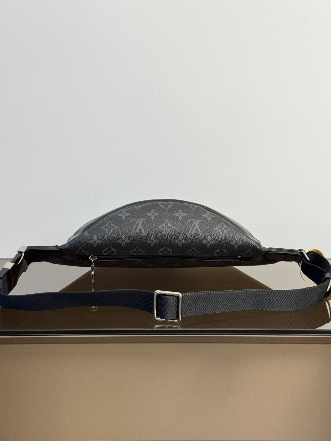 LV原單包包 Discovery 腰包 黑花 動態芯片版 A級全鋼五金 進口原廠面料的图片-高仿LV包包、高仿lv女包