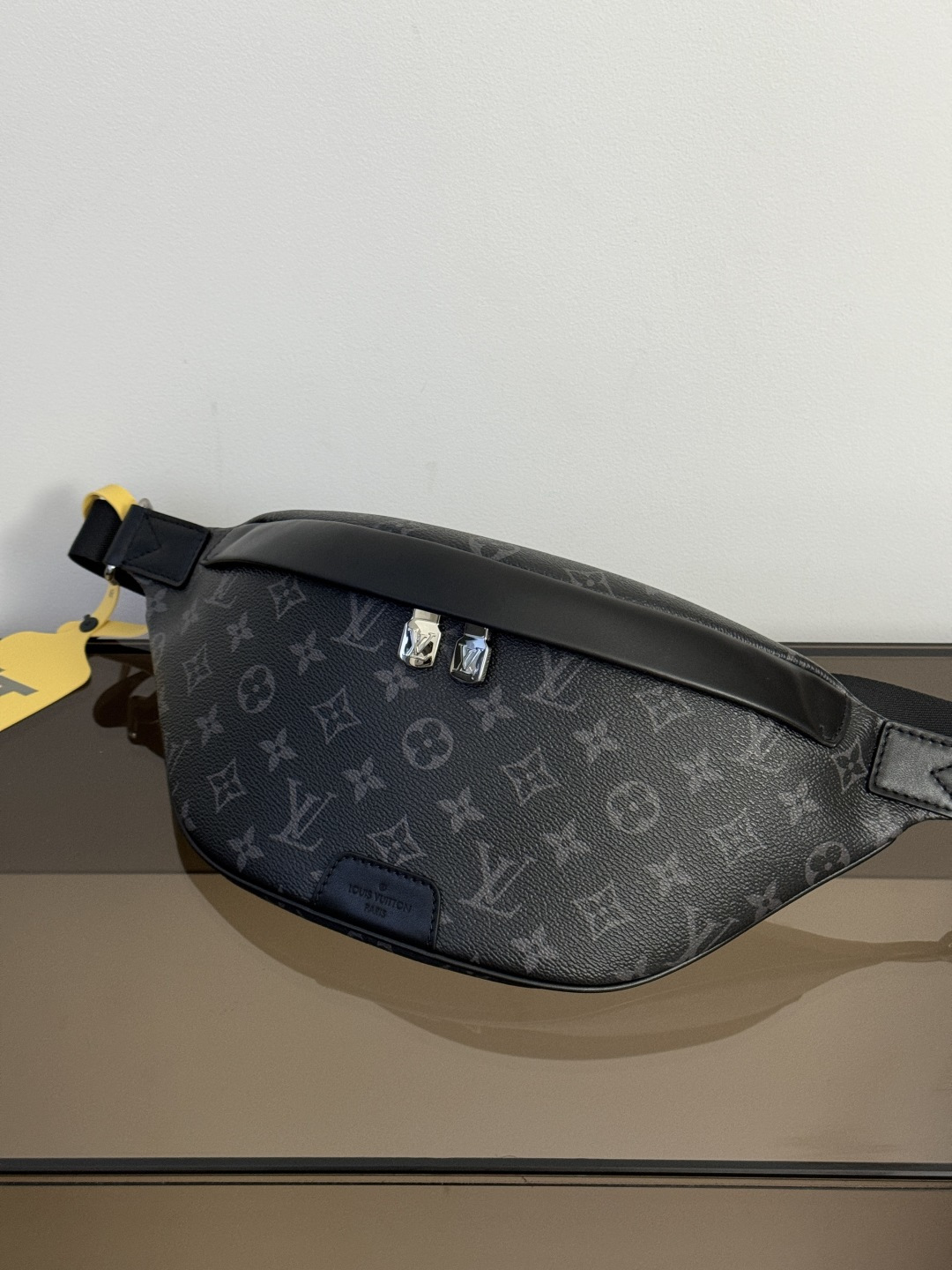 LV原單包包 Discovery 腰包 黑花 動態芯片版 A級全鋼五金 進口原廠面料的图片-高仿LV包包、高仿lv女包