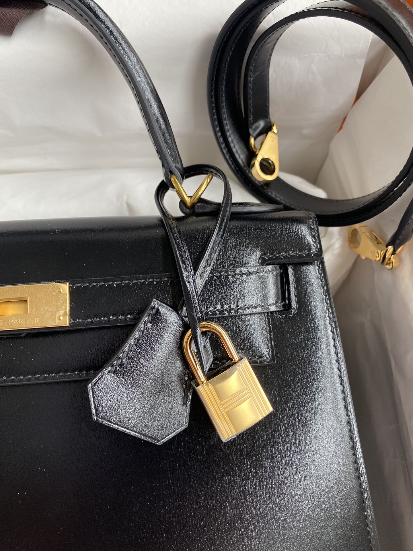 愛馬仕原單包Kelly 凱莉 28cm 原廠進口亮面Box皮【黑色】金扣 專櫃同步的图片-高仿愛馬仕包包Hermes、高仿愛馬仕男包Hermes