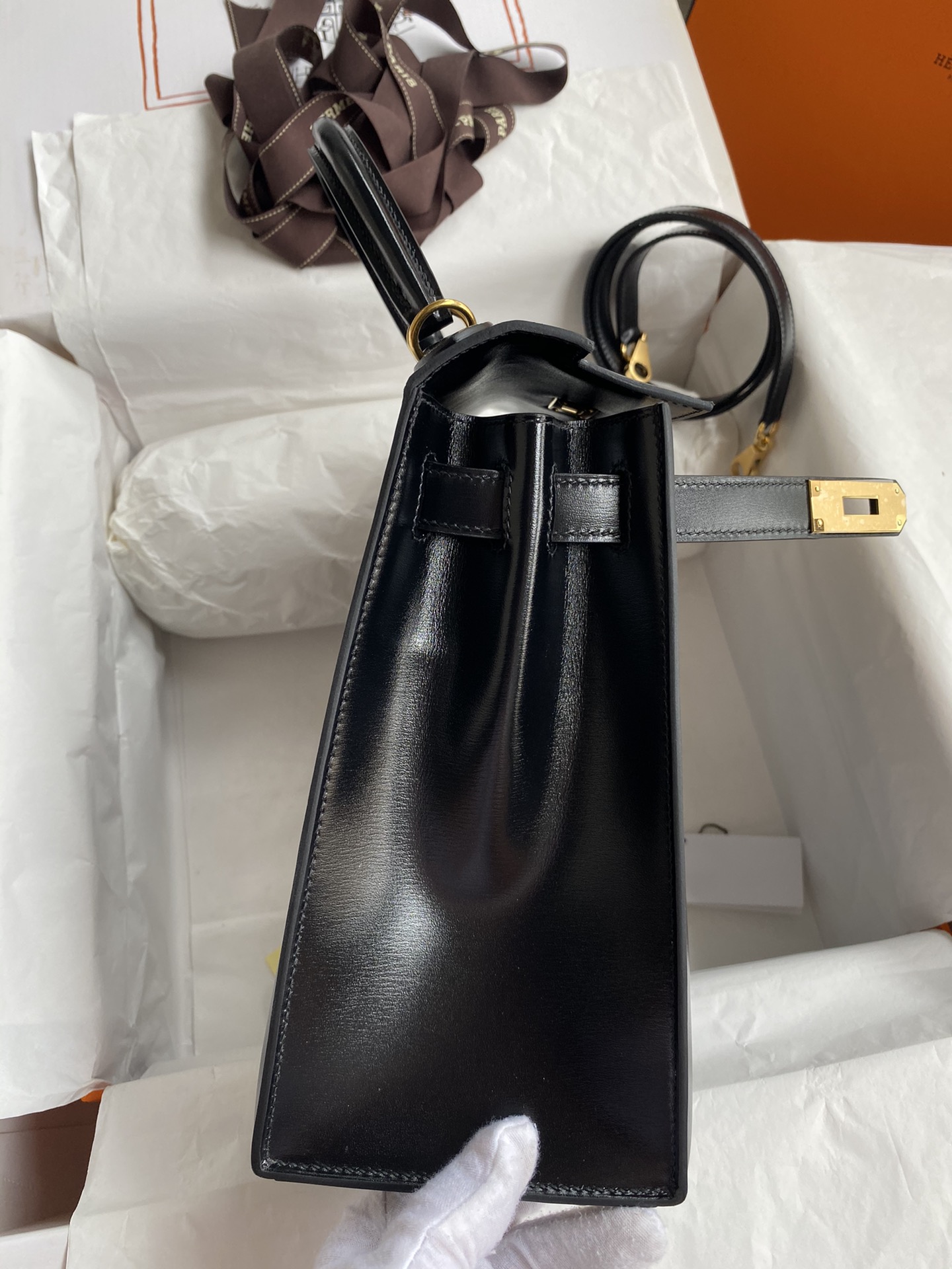 愛馬仕原單包Kelly 凱莉 28cm 原廠進口亮面Box皮【黑色】金扣 專櫃同步的图片-高仿愛馬仕包包Hermes、高仿愛馬仕男包Hermes