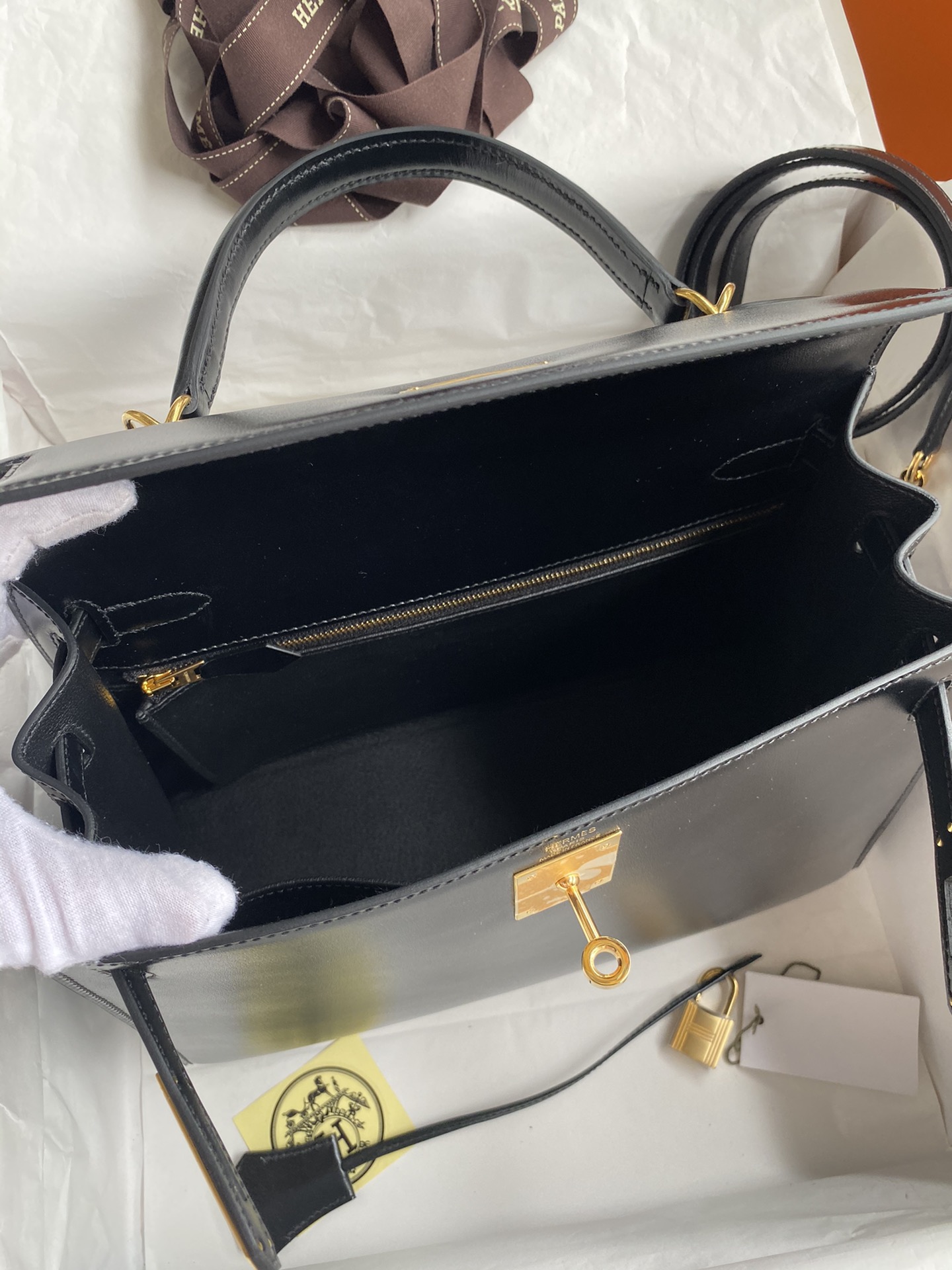 愛馬仕原單包Kelly 凱莉 28cm 原廠進口亮面Box皮【黑色】金扣 專櫃同步的图片-高仿愛馬仕包包Hermes、高仿愛馬仕男包Hermes