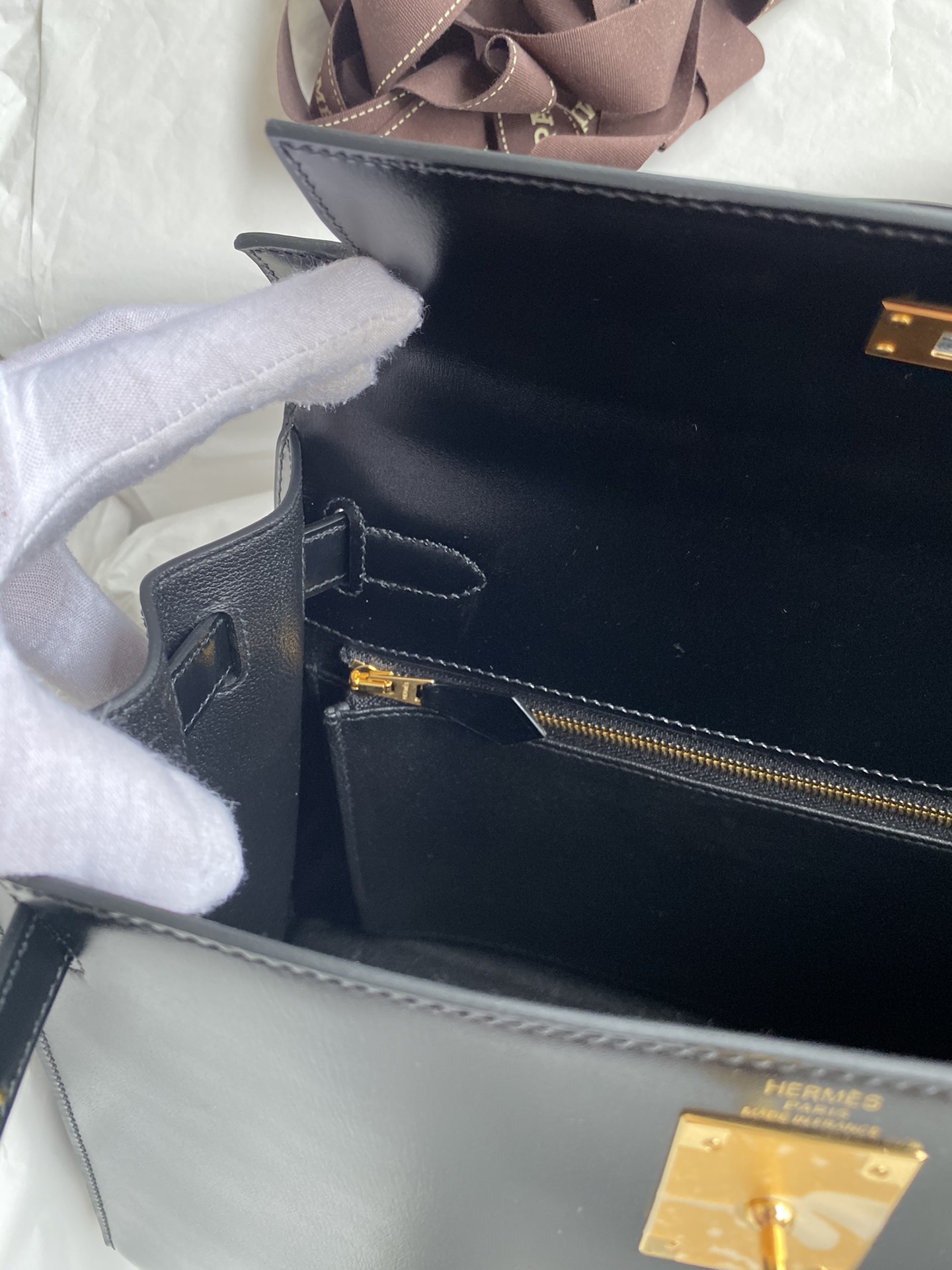 愛馬仕原單包Kelly 凱莉 28cm 原廠進口亮面Box皮【黑色】金扣 專櫃同步的图片-高仿愛馬仕包包Hermes、高仿愛馬仕男包Hermes