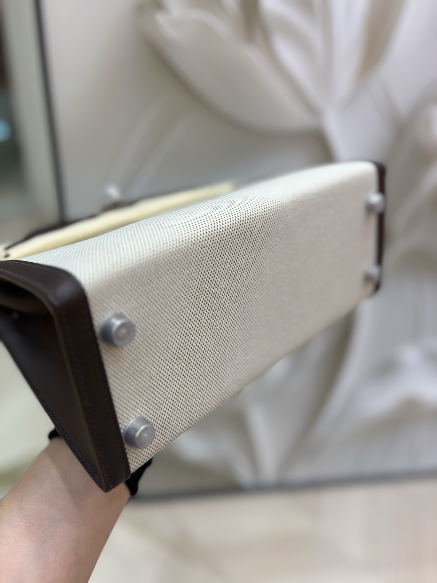 愛馬仕原單包 帆布凱莉包 25cm 原廠進口Swift皮拼帆布【摩卡棕】銀扣 手工釘 專櫃同步的图片-高仿LV包包、高仿lv女包