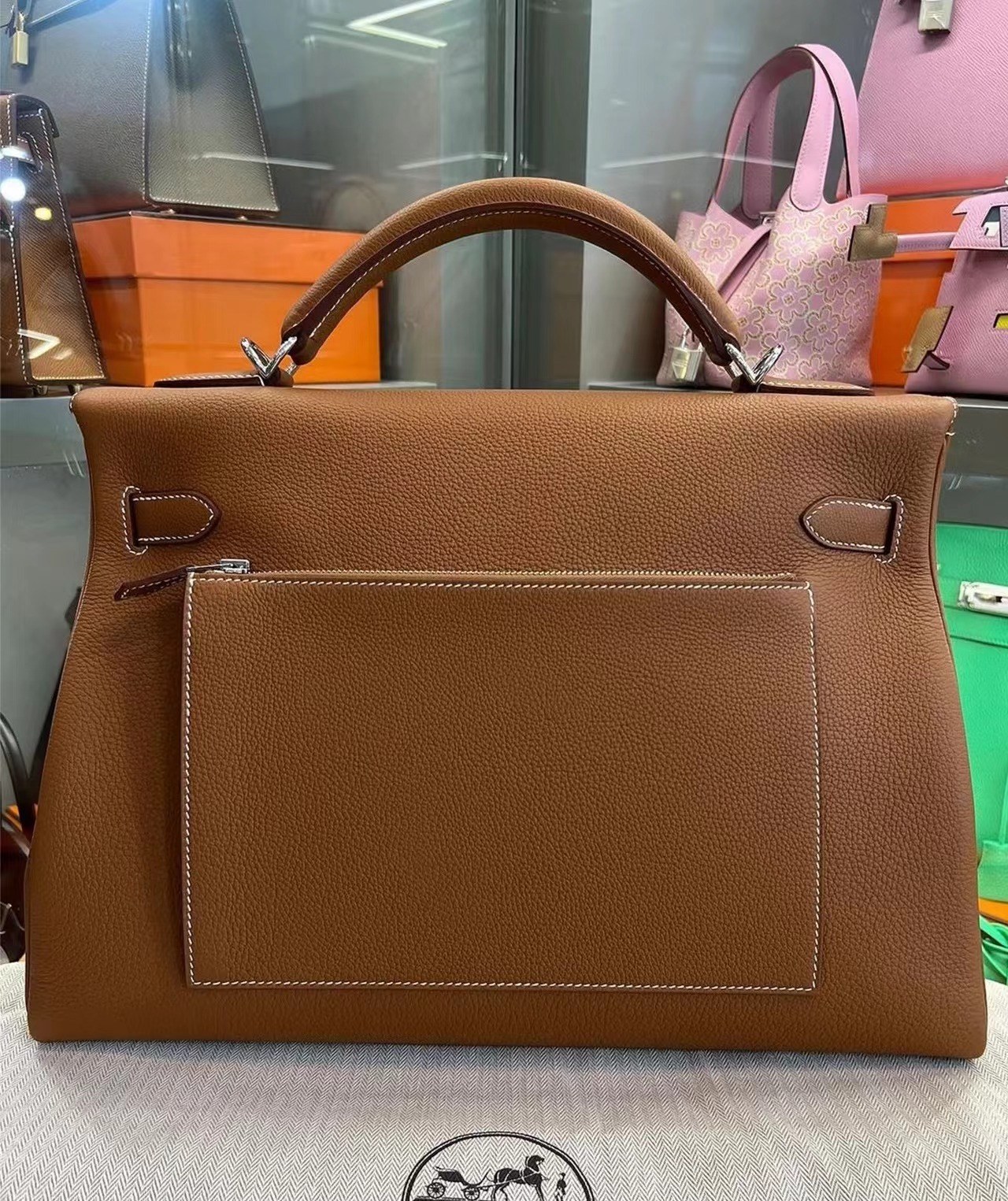 一比一愛馬仕原單包男士專用 Kelly 凱莉 42cm 原廠進口Togo皮【金棕】限量版的图片-高仿愛馬仕包包Hermes、高仿愛馬仕女包Hermes