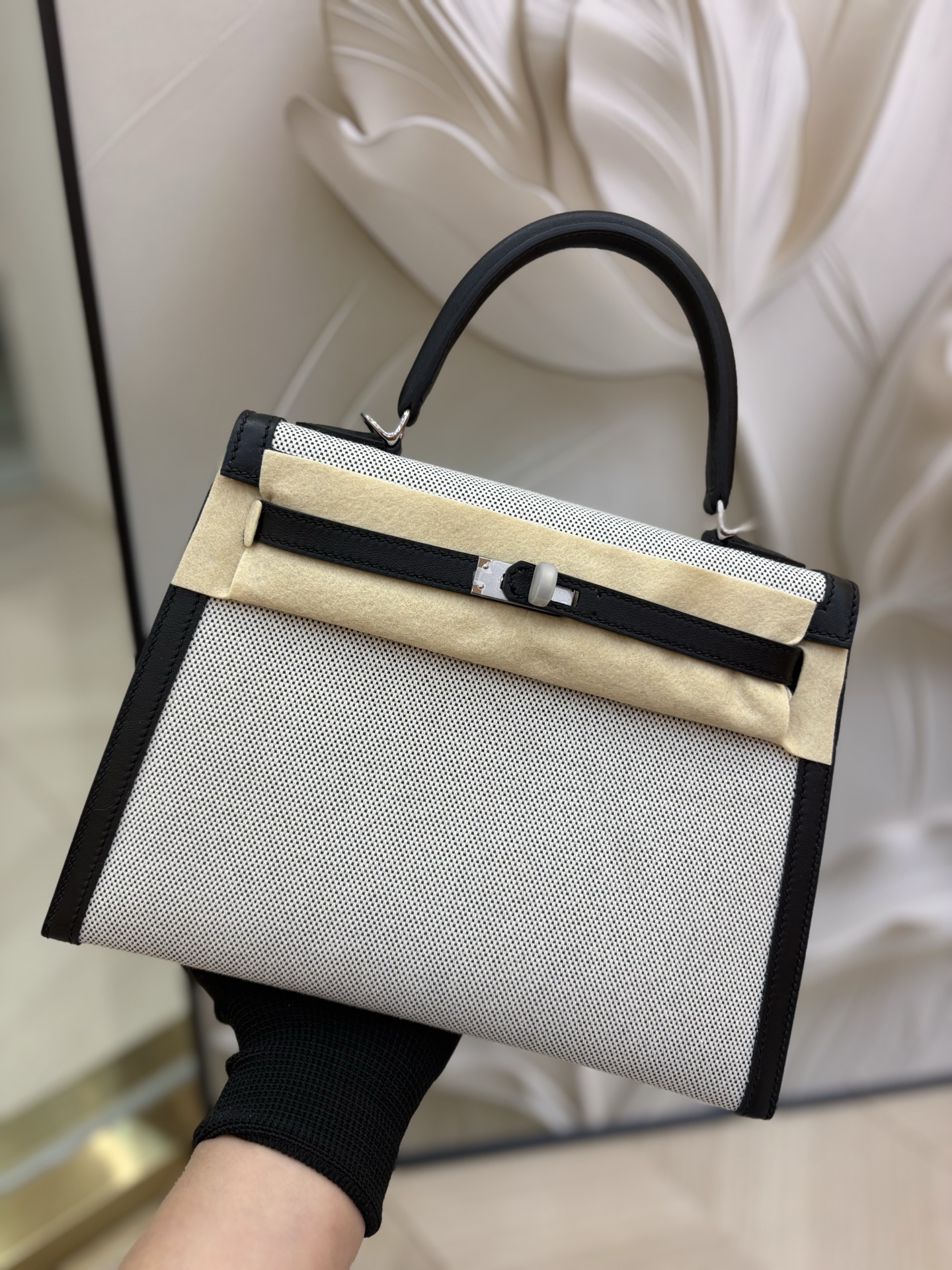 愛馬仕Kelly 帆布凱莉包 25cm 原廠進口Swift皮拼帆布【熊貓色】銀扣頂級高仿包包的图片-高仿愛馬仕包包Hermes、高仿愛馬仕女包Hermes