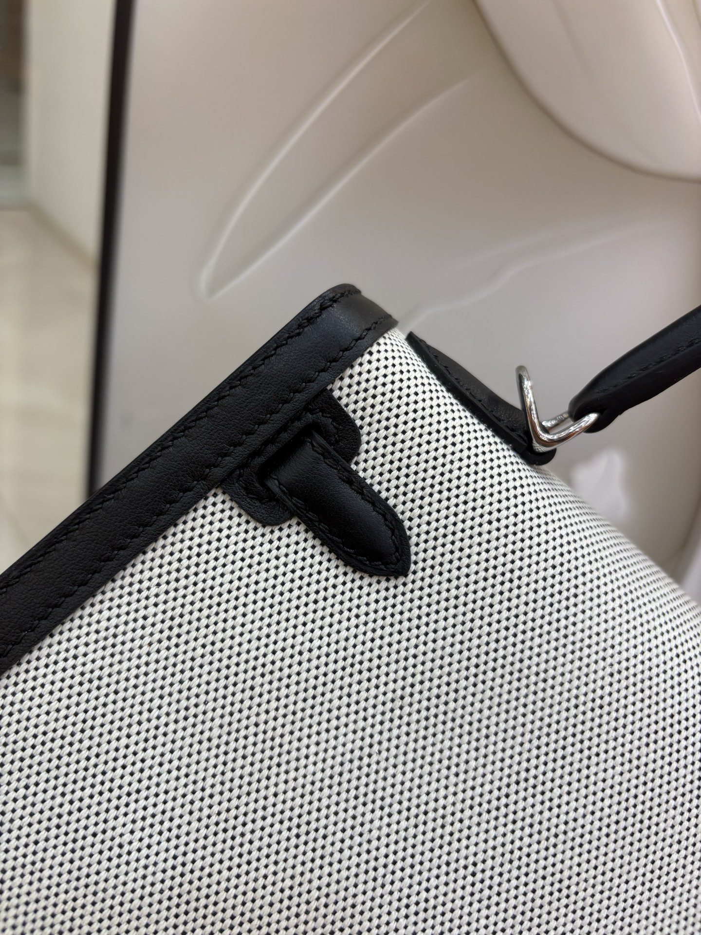 愛馬仕Kelly 帆布凱莉包 25cm 原廠進口Swift皮拼帆布【熊貓色】銀扣頂級高仿包包的图片-高仿愛馬仕包包Hermes、高仿愛馬仕女包Hermes