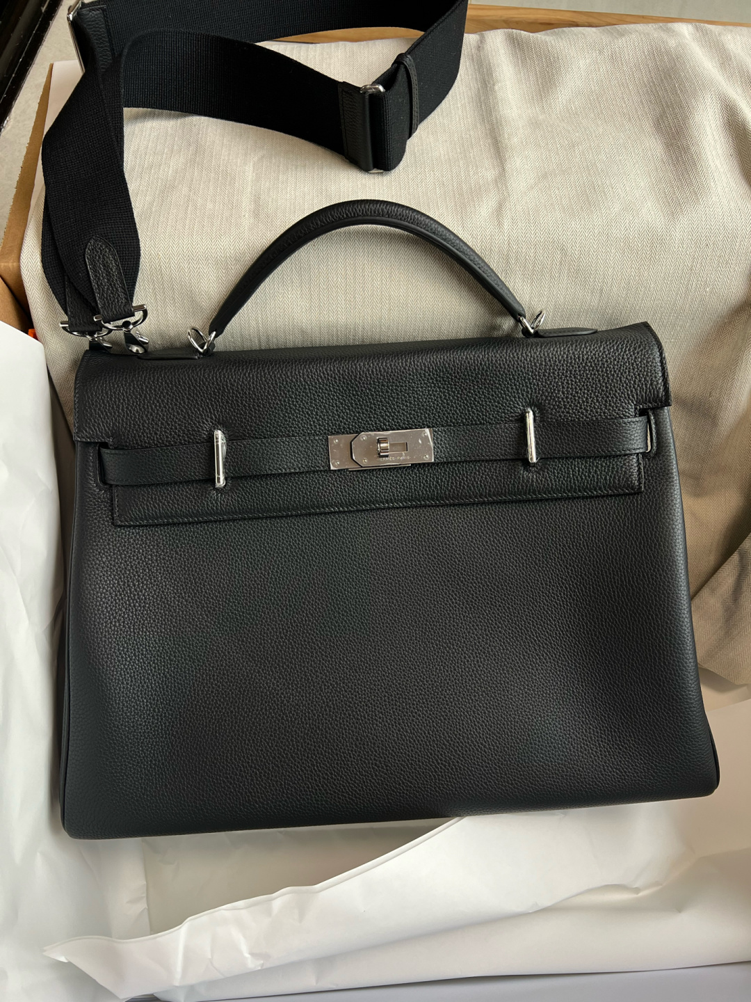 愛馬仕新品 男士專用 Kelly 凱莉 42cm 原廠進口Togo皮【黑色】銀扣高仿包包的图片-高仿愛馬仕包包Hermes、高仿愛馬仕女包Hermes