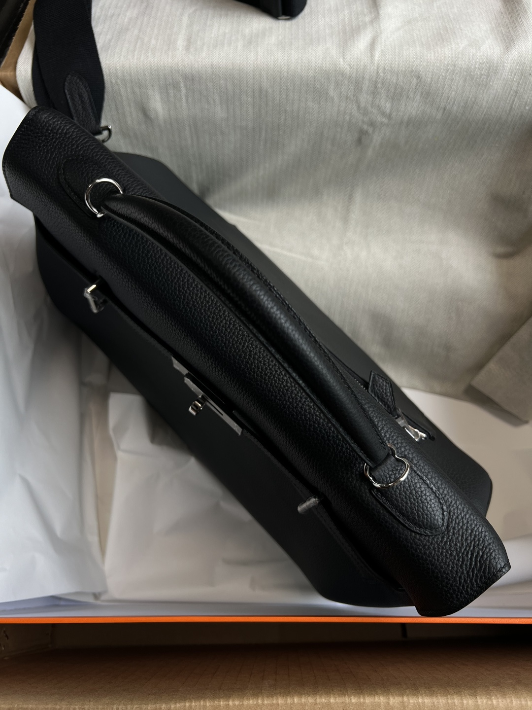 愛馬仕新品 男士專用 Kelly 凱莉 42cm 原廠進口Togo皮【黑色】銀扣高仿包包的图片-高仿愛馬仕包包Hermes、高仿愛馬仕女包Hermes
