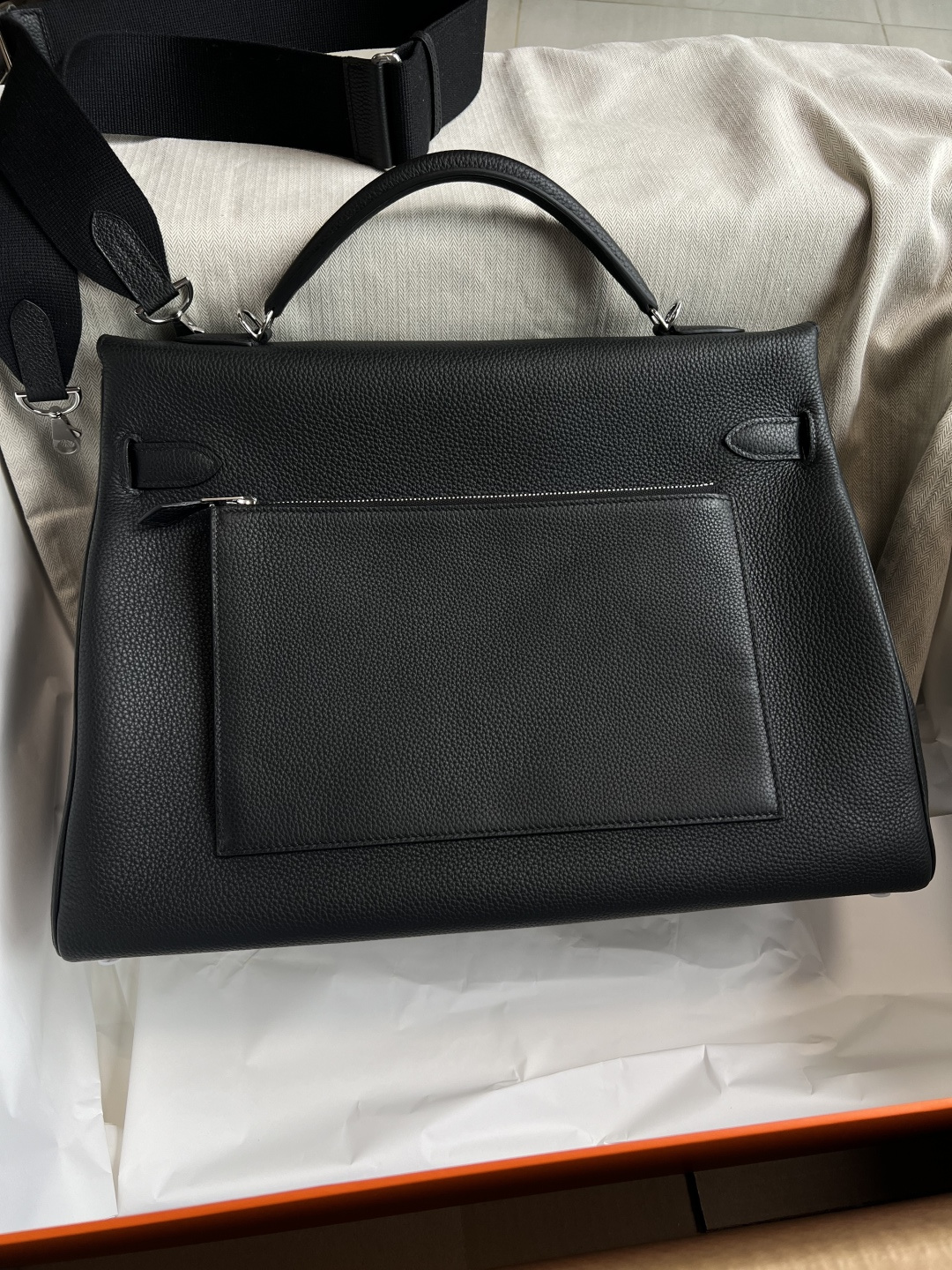 愛馬仕新品 男士專用 Kelly 凱莉 42cm 原廠進口Togo皮【黑色】銀扣高仿包包的图片-高仿愛馬仕包包Hermes、高仿愛馬仕女包Hermes