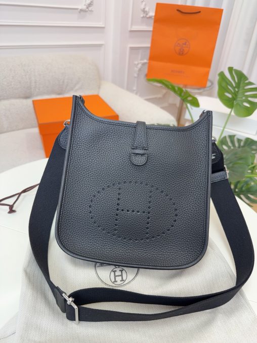 男女通用款愛馬仕伊芙琳 23cm 原廠進口TC皮【黑色】金銀扣高仿包包