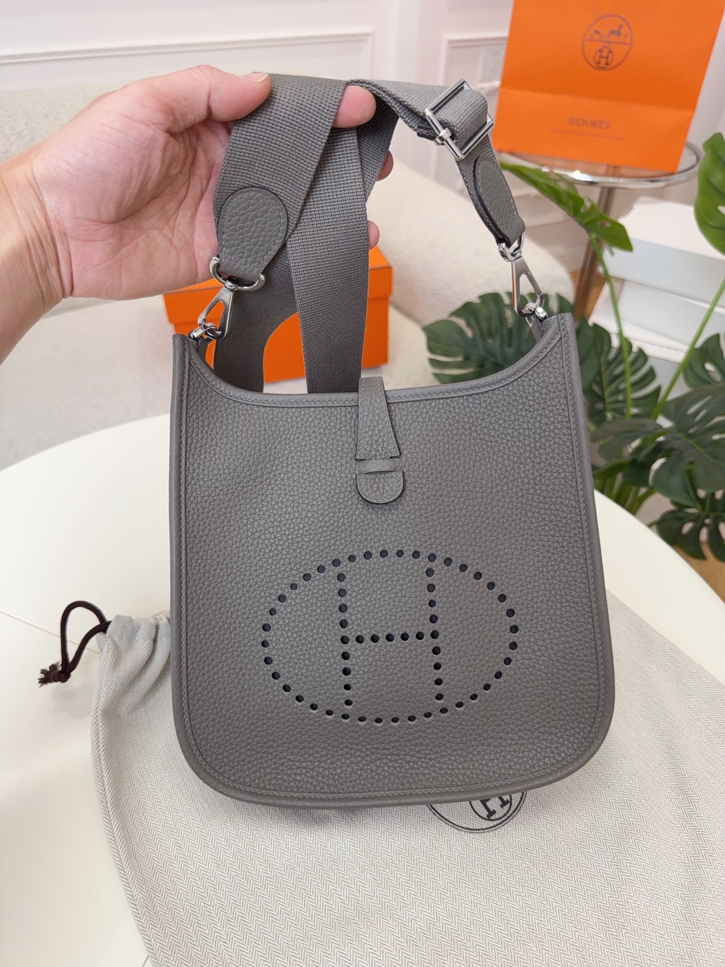 A貨愛馬仕高仿包伊芙琳 23cm 原廠進口TC皮【錫器灰】金銀扣的图片-高仿愛馬仕包包Hermes、高仿愛馬仕女包Hermes